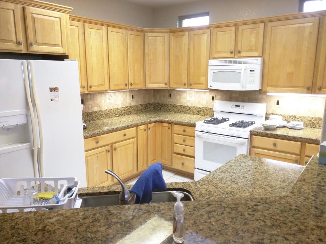 Building Photo - 852 Yosemite Ln