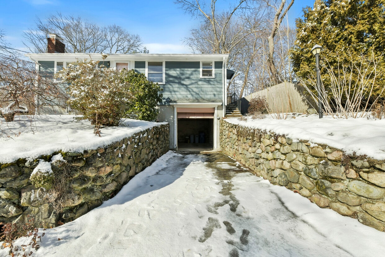 Primary Photo - 105 Hamilton Rd
