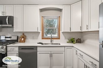 Building Photo - 1755 Oakwood Dr