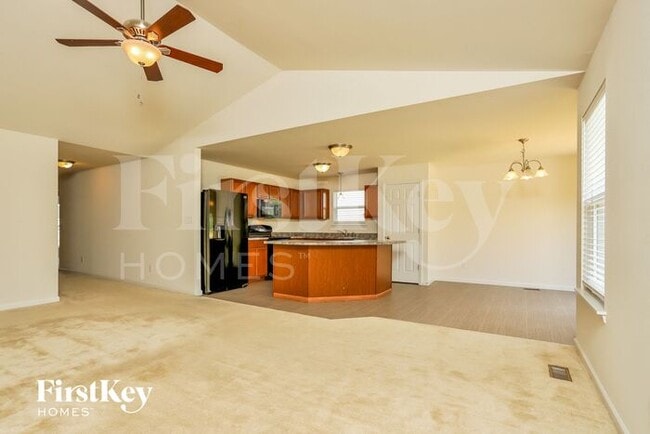 Building Photo - 293 Sonnet Cir