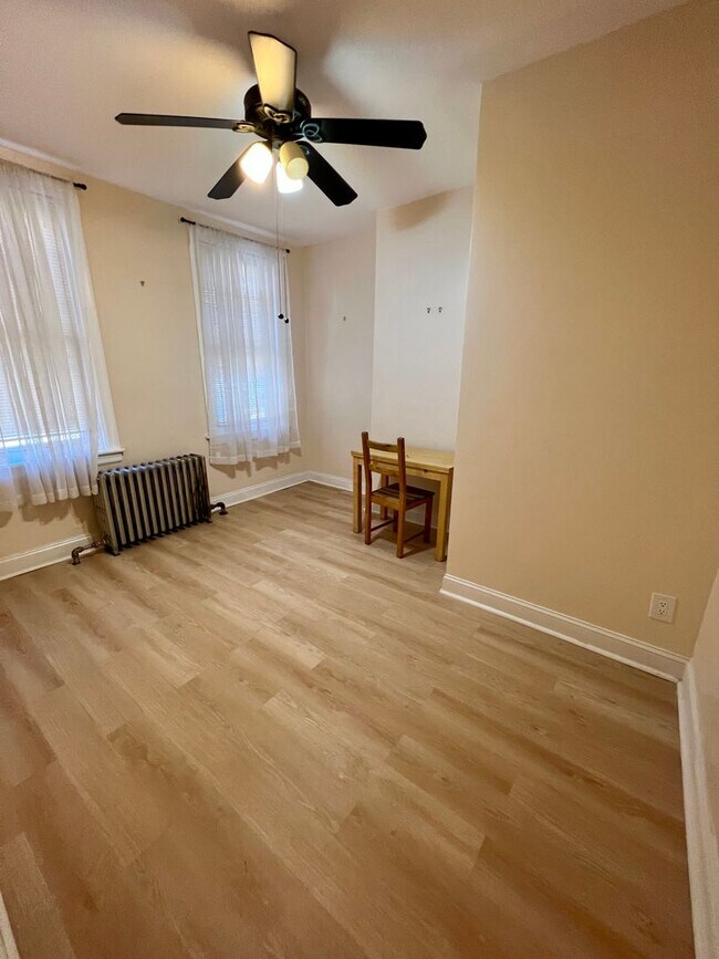 Foto del edificio - Beautiful 3-Bedroom Townhouse with Den Jus...