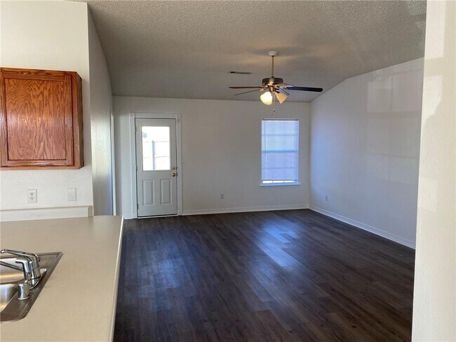 Foto del edificio - 2618 Lost Springs St