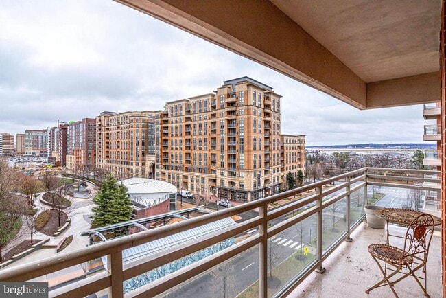 Building Photo - 3600 S Glebe Rd