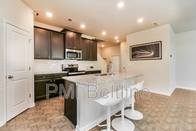 Foto del edificio - 1220 Hawthorne Tr