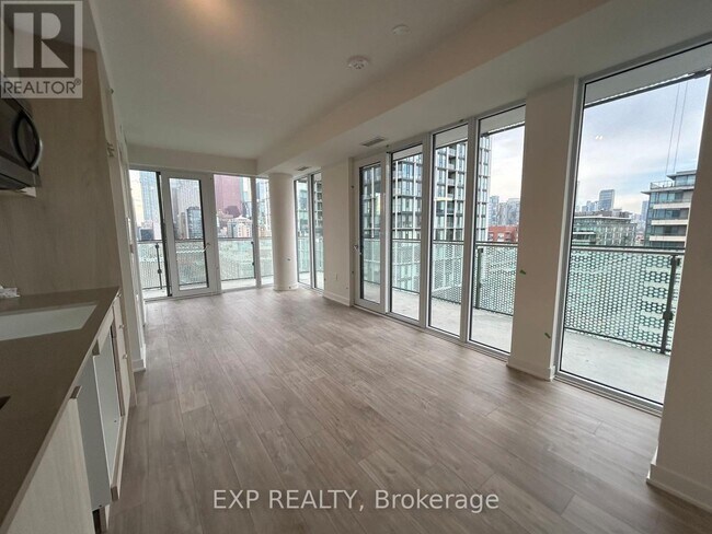 Photo du bâtiment - 135 Lower Sherbourne St