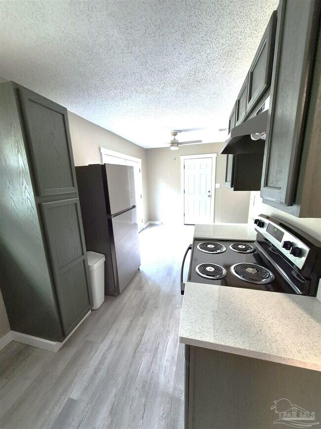 Foto del edificio - 206 Shadow Lawn Ln