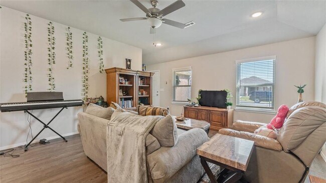 Foto del edificio - 992 E Starling St