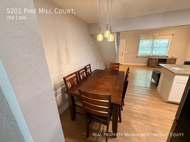 Foto del edificio - 5201 Pine Mill Ct