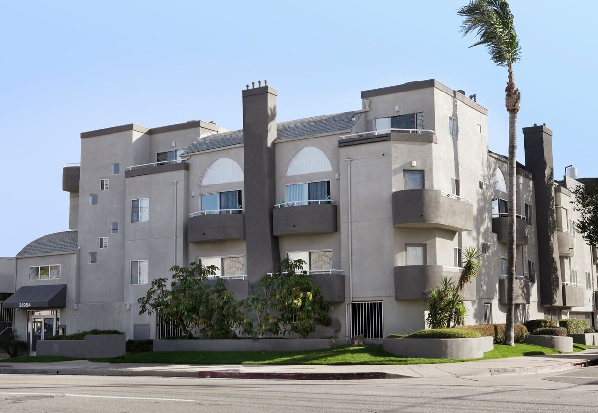 Primary Photo - Cambridge Court Apartments