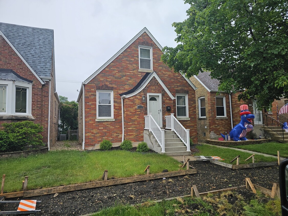 Primary Photo - 3418 N Nordica Ave