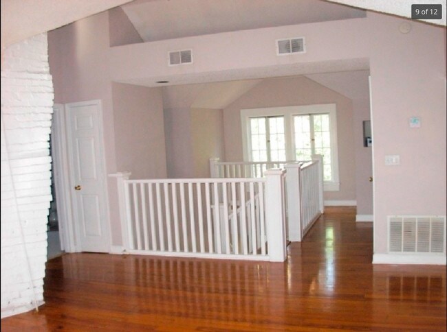 Building Photo - 421 E Amelia St