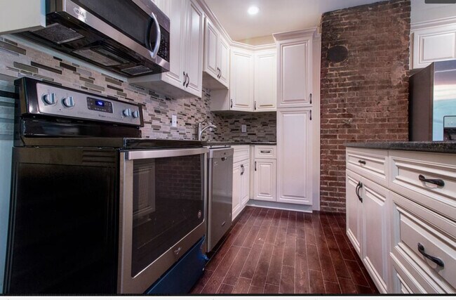 Building Photo - 24 Moreland Ave NE