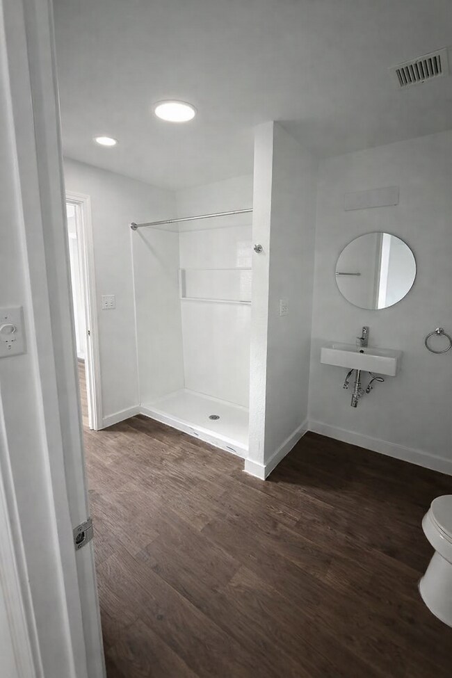 Foto del edificio - 1205 S Georgia St