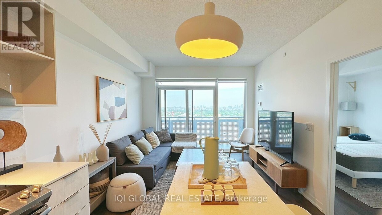 Photo principale - 2520-2520 Eglinton Ave W