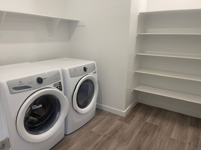 Foto del edificio - Spacious 3BR/2BA Home with Great Amenities in Madera!