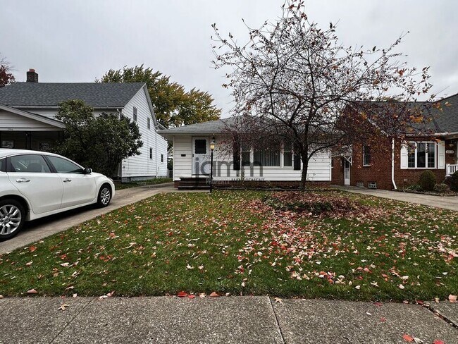 Foto del edificio - 2702 Grovewood Ave