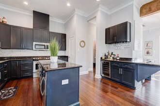 Building Photo - 1124 W Dallas St