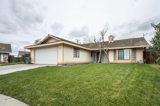 Building Photo - Coming Soon!! Cozy 3-Bedroom, 2-Bath Home in Modesto