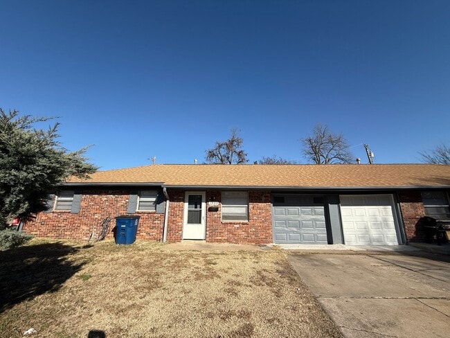 Foto del edificio - Tulsa 3 Bedroom 1 Bath Duplex with Fenced private Backyard