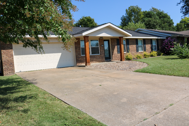 Building Photo - 4008 Watkins Ave