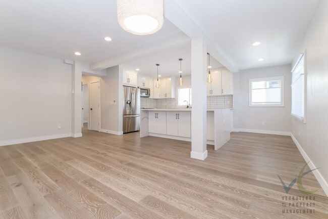 Building Photo - Stunning remodeled 4BD/3.5BA Seattle Craftsman with Solar, A/C & EV Charging for RENT- Available ...
