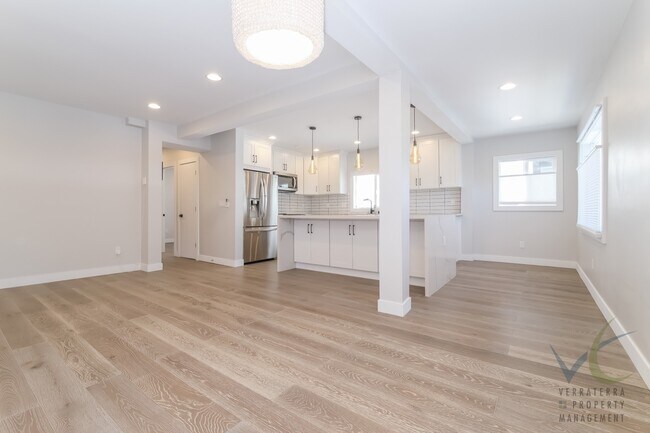 Foto del edificio - Stunning remodeled 4BD/3.5BA Seattle Craftsman with Solar, A/C & EV Charging for RENT- Available ...