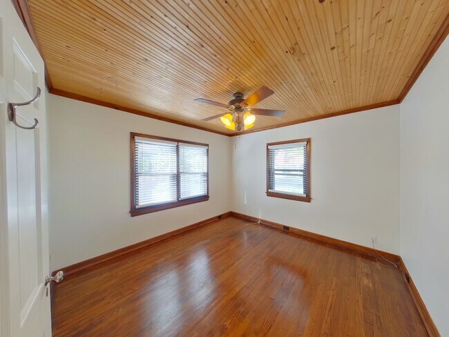 Building Photo - COLLEGE HILL RENTAL-122 South Glendale