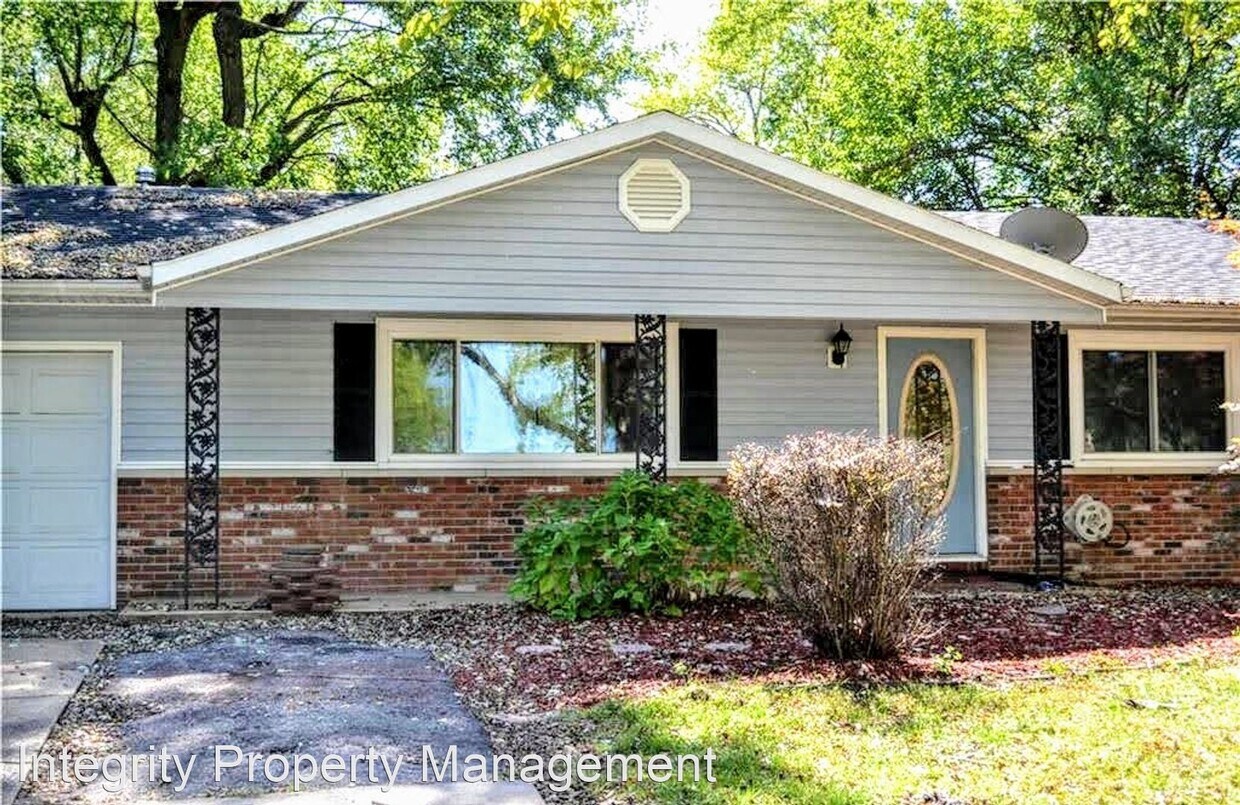 Primary Photo - 3 br, 1.5 bath House - 1112 E. 10th St.