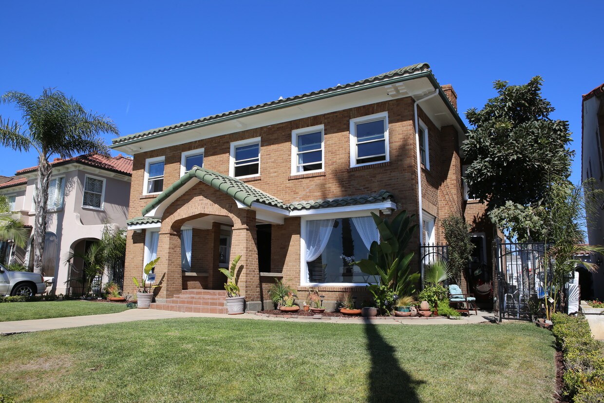 Foto principal - 3215 E Ocean Blvd