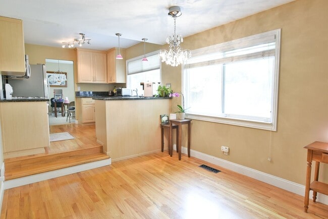 Foto del edificio - Beautiful 3 Bedroom + Office 2.5 Bath Home...