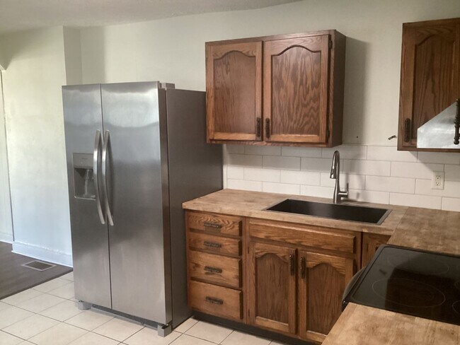 Foto del edificio - 3831 E 11th St