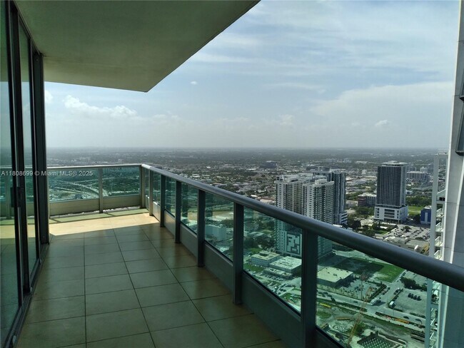 Building Photo - 900 Biscayne Blvd