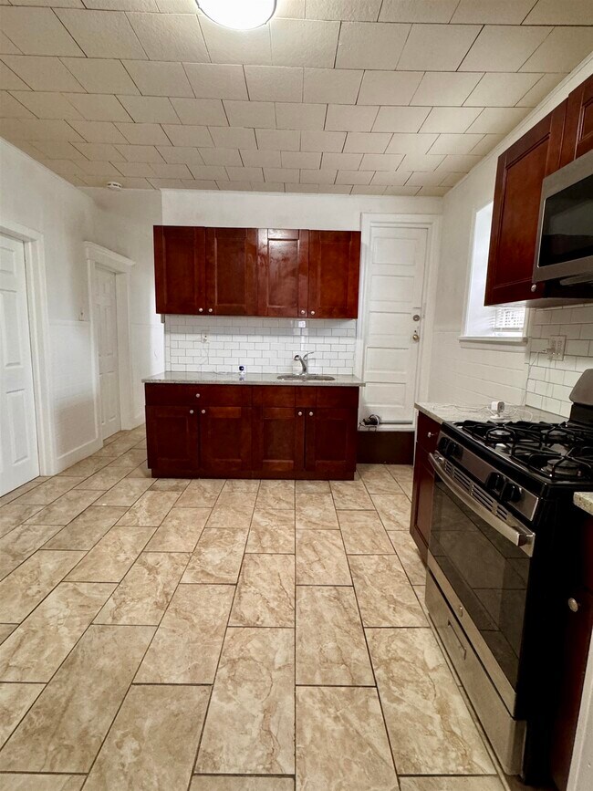 Building Photo - 181 Princeton Ave