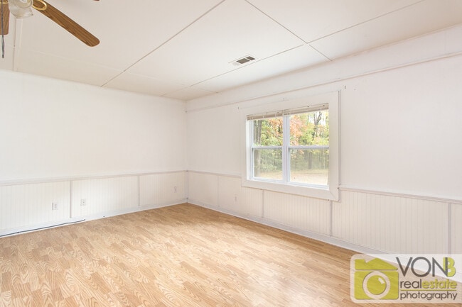 Building Photo - 4156 Clearview Dr