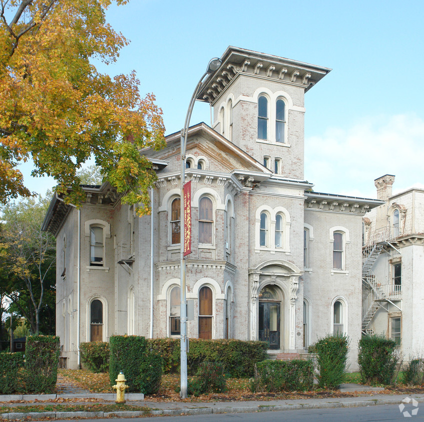 Foto del edificio - 207 S Plymouth Ave