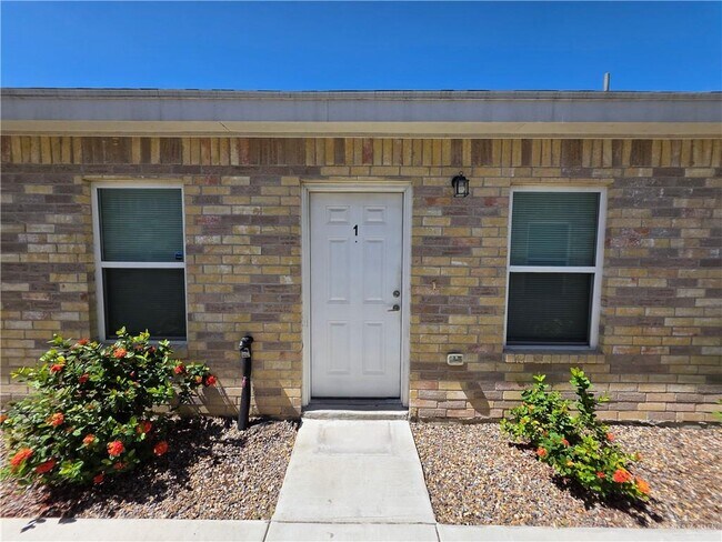 Building Photo - 5005 N Hiawatha Dr