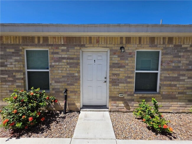 Building Photo - 5005 N Hiawatha Dr