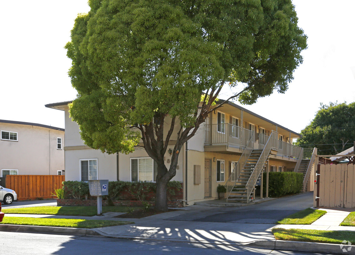 Primary Photo - 1846 Davis St