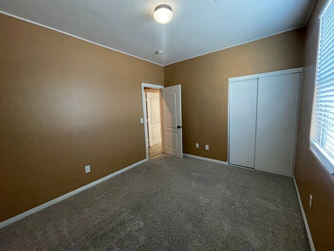 Foto del edificio - Delightful 2 Bedroom 2 Bathroom Townhouse!