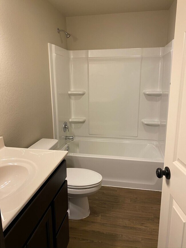 Building Photo - 4 BEDROOM | 2 BATH | DOUBLE GARAGE | RAPID...