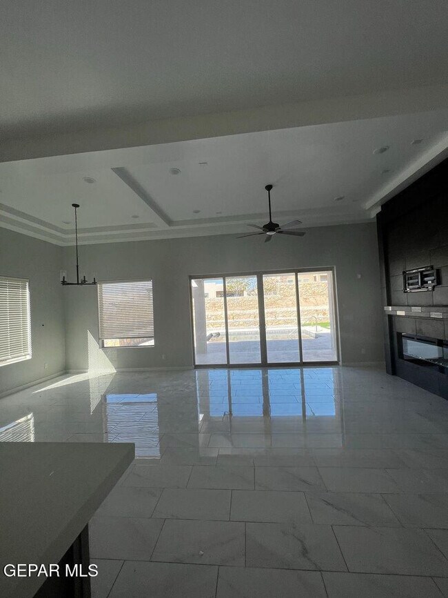 Building Photo - 713 Birmingham Pl