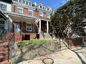 Building Photo - 10 Girard St NE