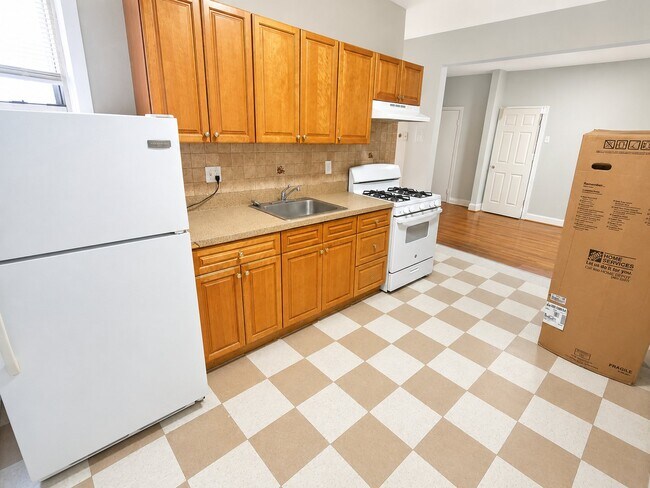Building Photo - 383 Clifton Ave