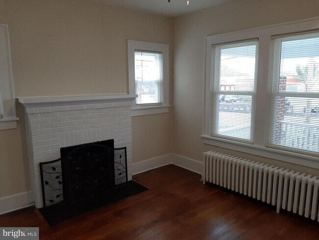 Building Photo - 811 Berryville Ave