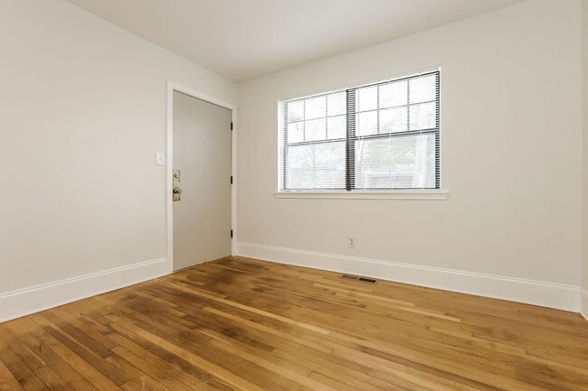 Foto del edificio - 755 St Charles Ave NE