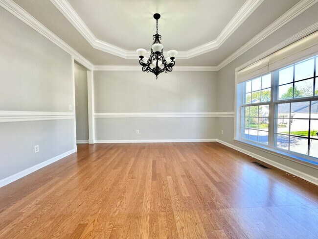 Foto del edificio - 4 Bedroom, 2.5 Bath Home w/ Backyard and 2...