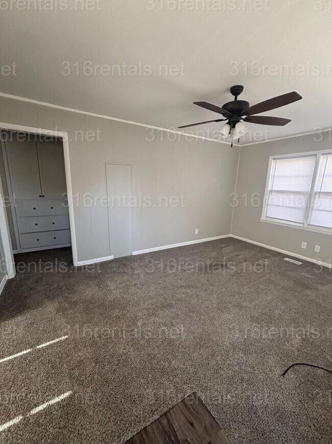 Foto del edificio - One bed one bath available now!