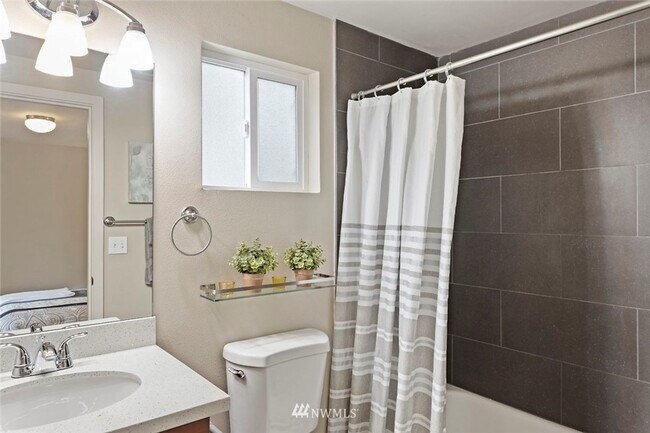 Foto del edificio - 2327 NE 86th St