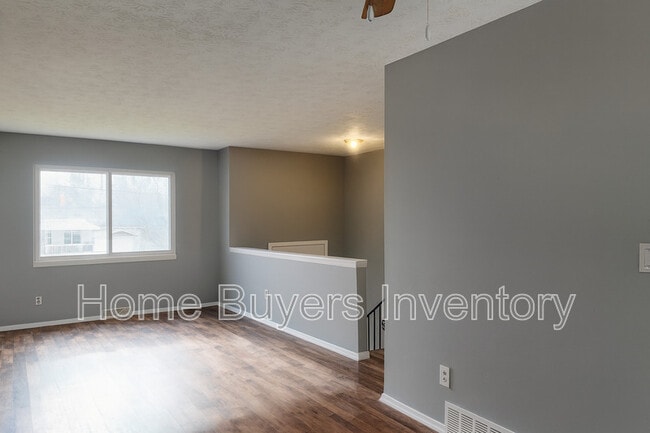 Building Photo - 536 Hyatt Ave