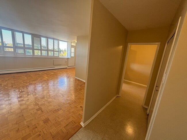 Building Photo - 1061 Queen's Blvd